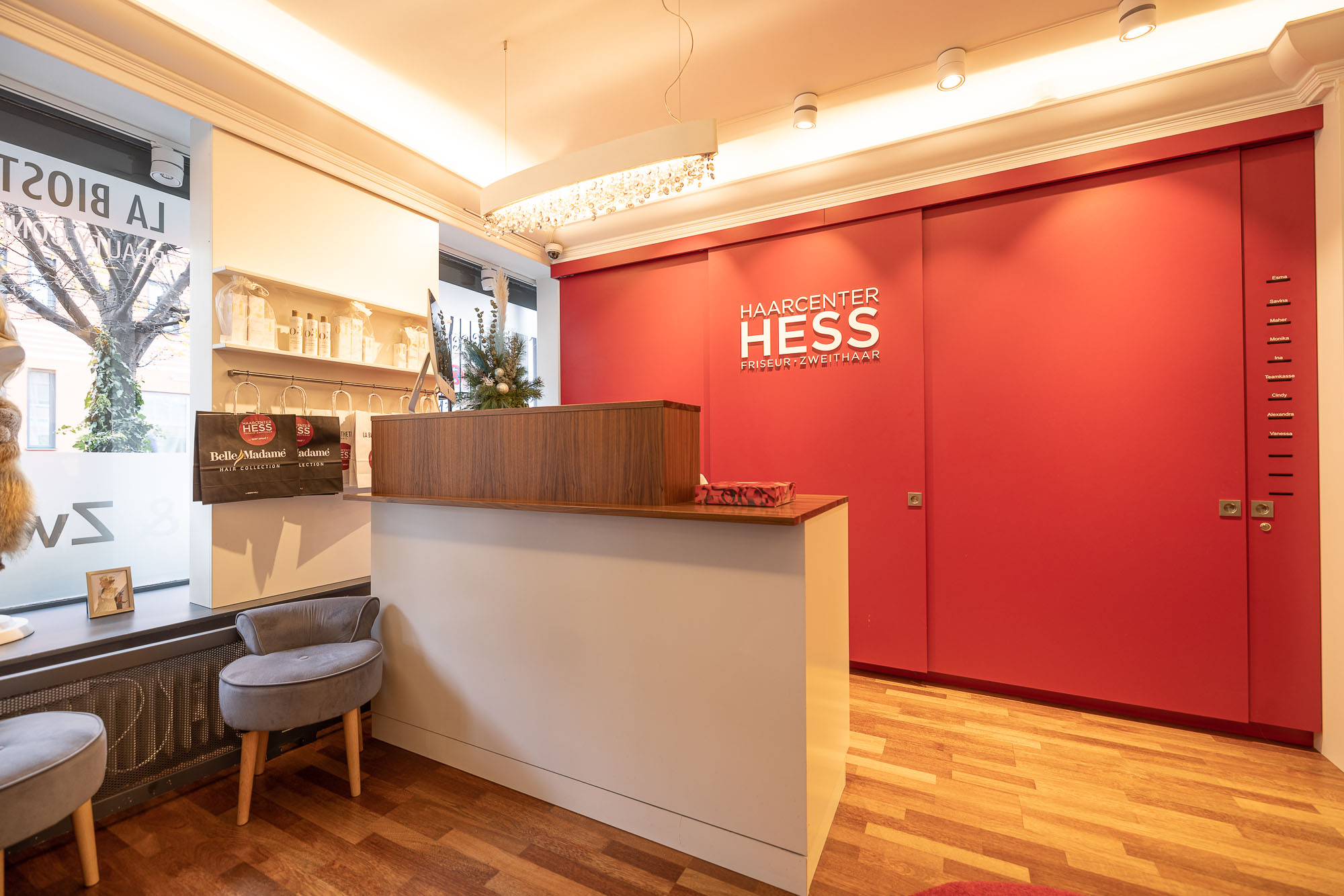 Farbe trifft Pflege | Haarcenter Hess in Rosenheim